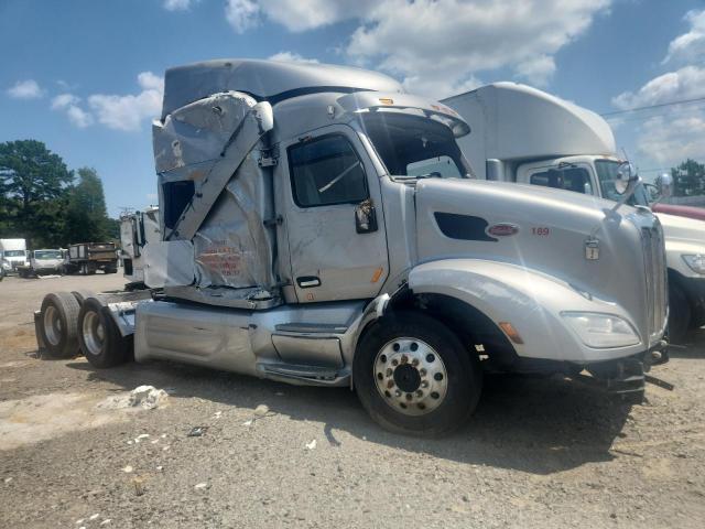2020 Peterbilt 579 Semi Truck