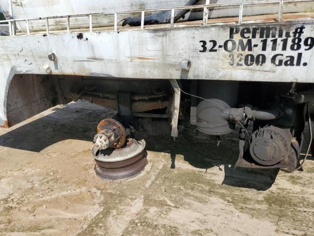 1995 International 4900 Vacuum Truck