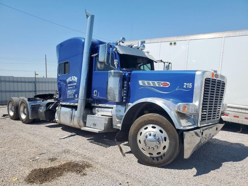 2016 Peterbilt 389 Semi Truck