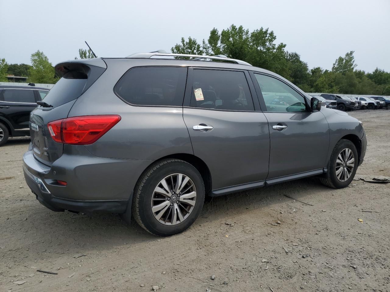 2018 Nissan Pathfinder s
