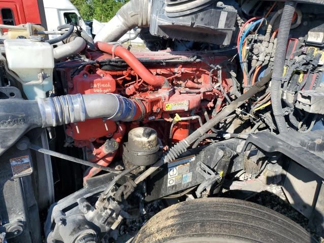 2016 Peterbilt 579 Semi Truck