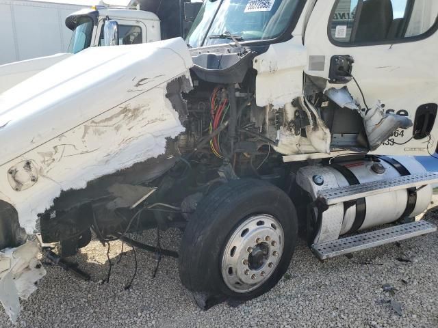 2012 Freightliner Cascadia Semi Truck