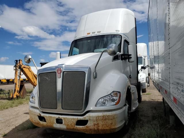 2014 Kenworth T680 Semi Truck