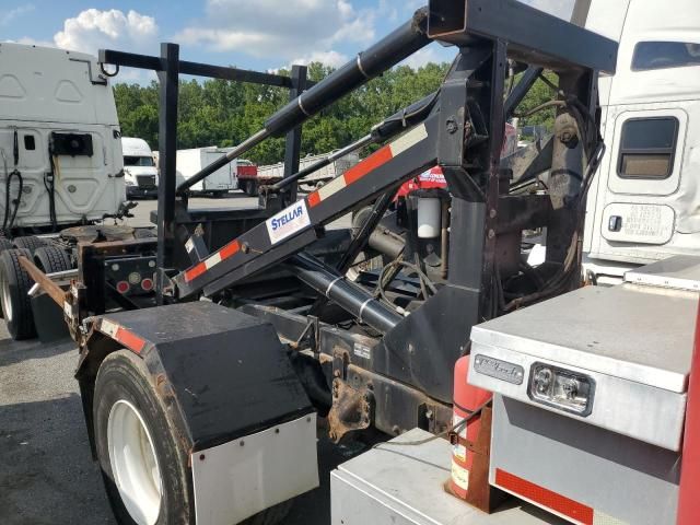 2005 Freightliner M2 106 MED-Trucks Semi Truck