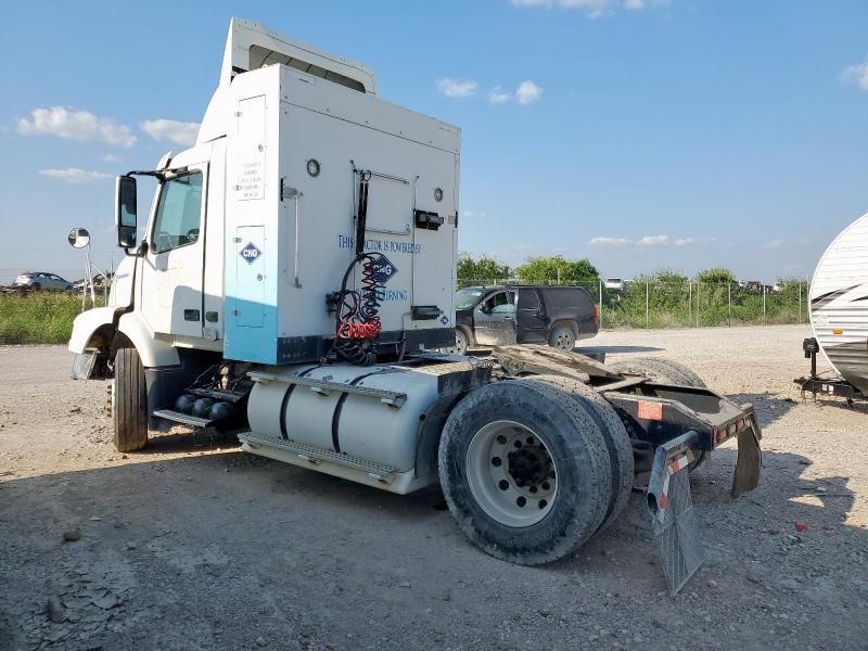 2014 Volvo VNM Semi Truck
