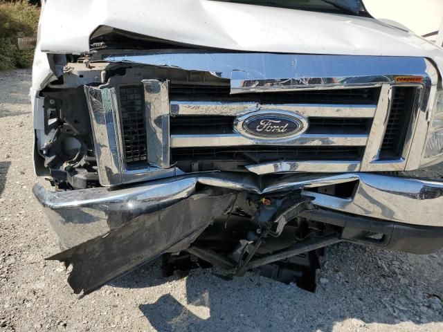 2009 Ford Econoline E350 Super Duty Cutaway Van