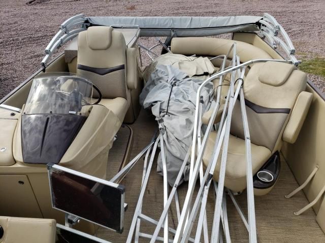 2014 Larson Boat