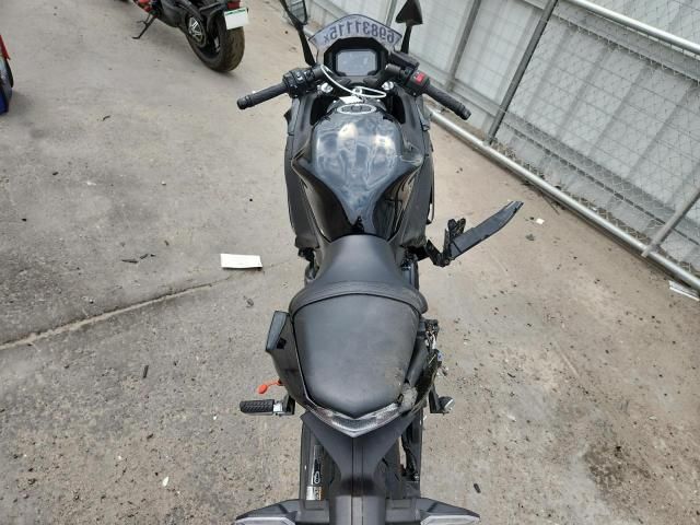 2025 Kawasaki EX650 R