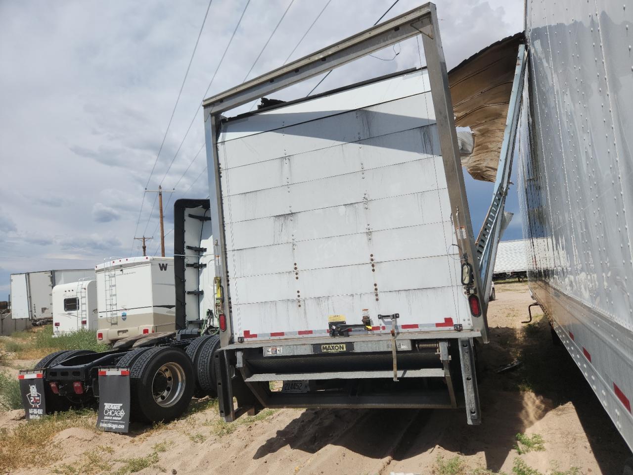 2017 Freigliner 2017 Freightliner M2 106 MED-Trucks Utility / SE