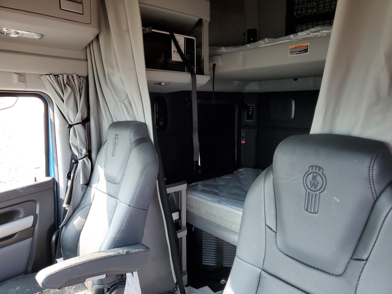 2024 Kenworth T680 Semi Truck