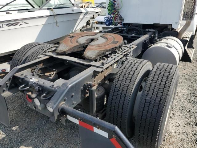 2015 Kenworth T400 Semi Truck
