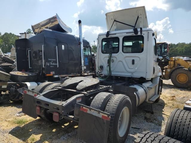 2020 Freightliner Cascadia 113 Semi Truck