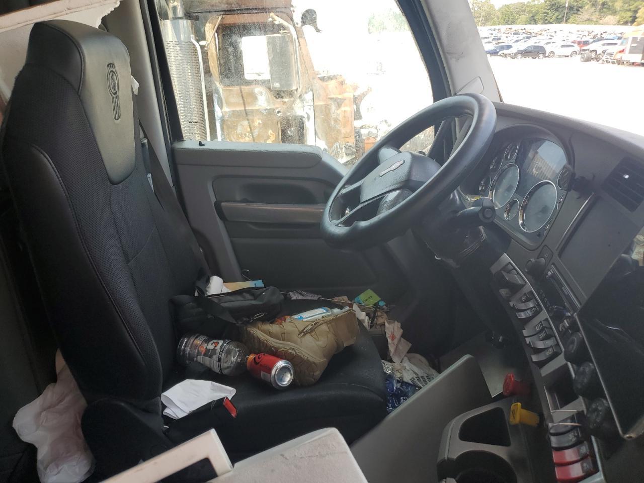 2019 Kenworth T680 Semi Truck