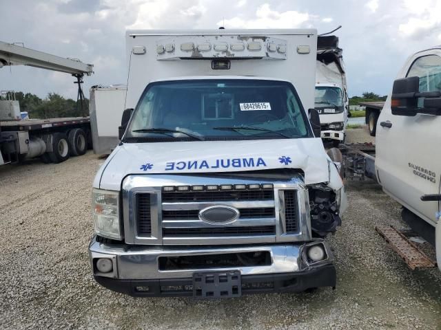 2016 Ford Econoline E450 Super Duty Cutaway Van