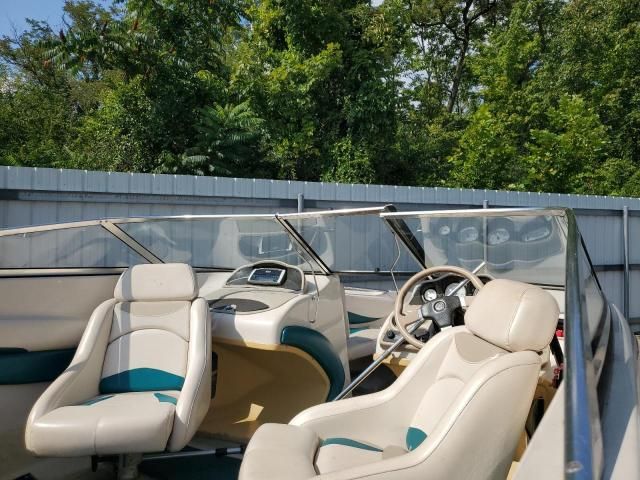 2000 Glastron Boat