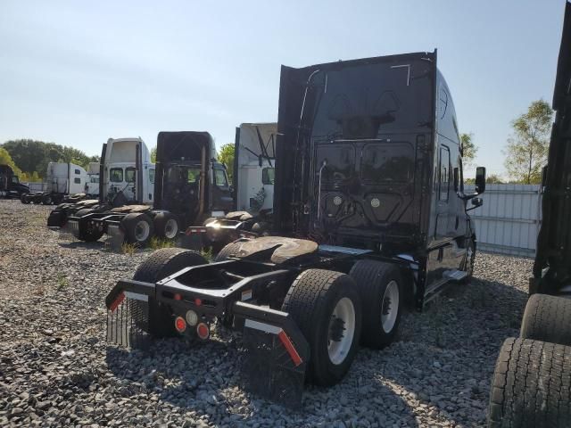2018 Freightliner Cascadia 126 Semi Truck