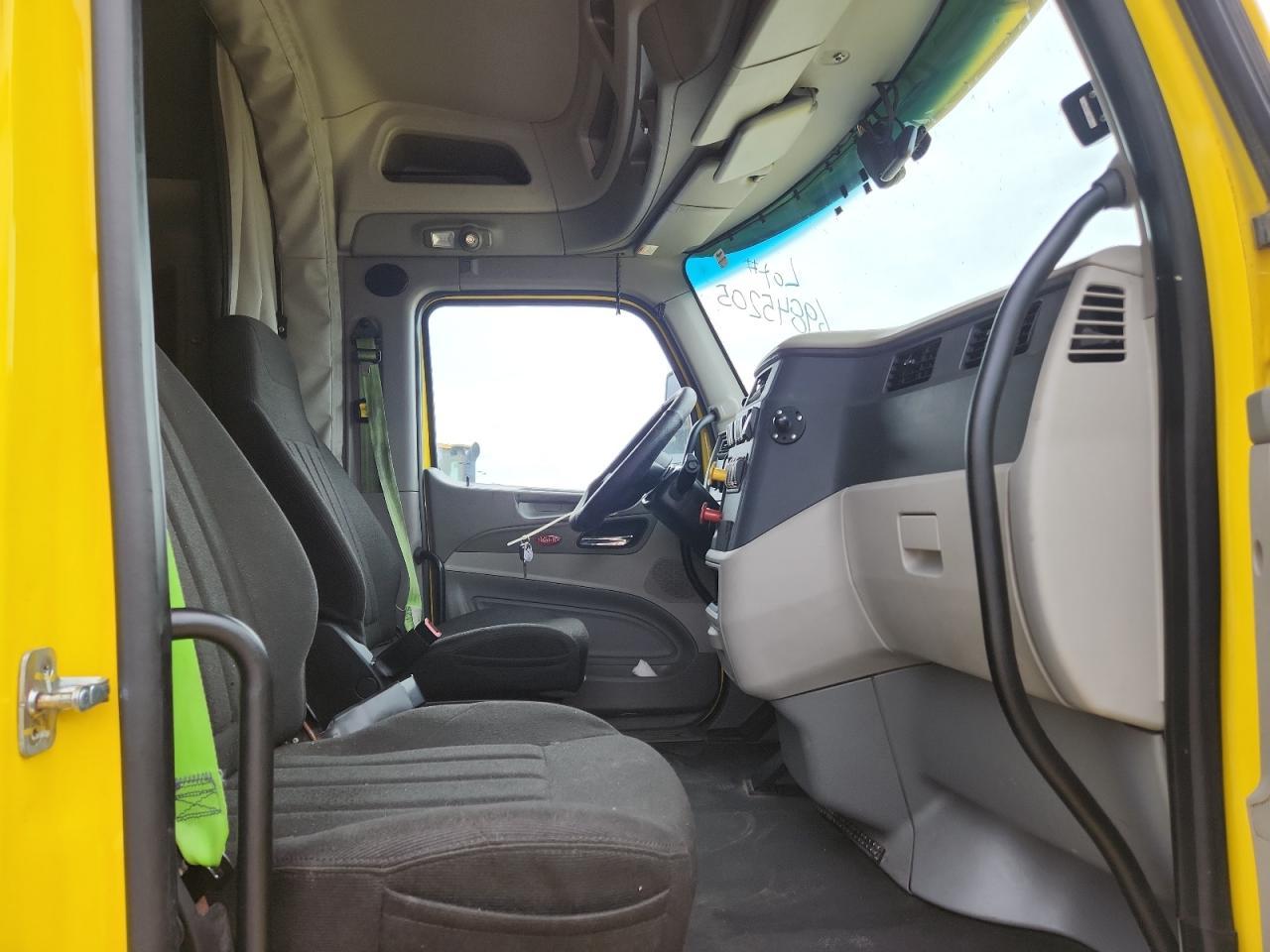 2020 Peterbilt 579 Semi Truck