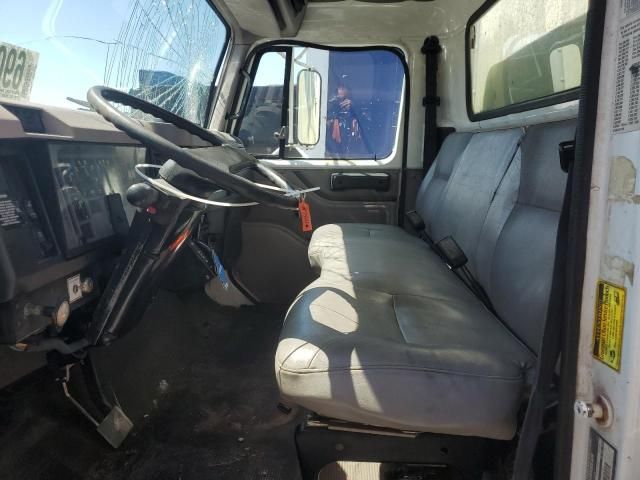 2000 International 4700 BOX Truck