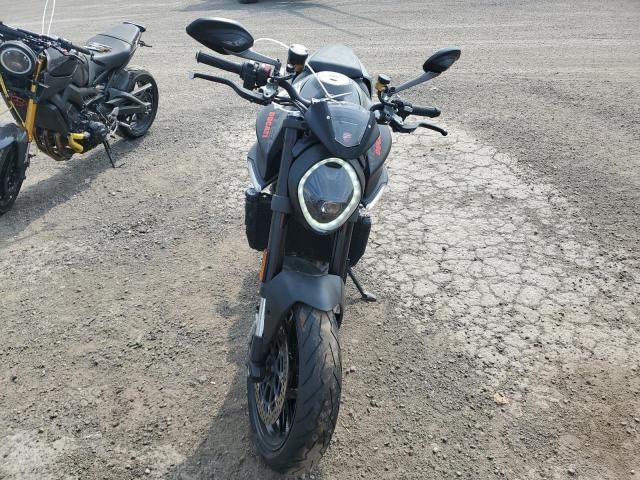2022 Ducati Monster