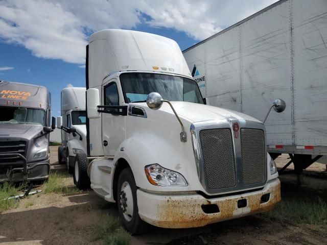 2014 Kenworth T680 Semi Truck