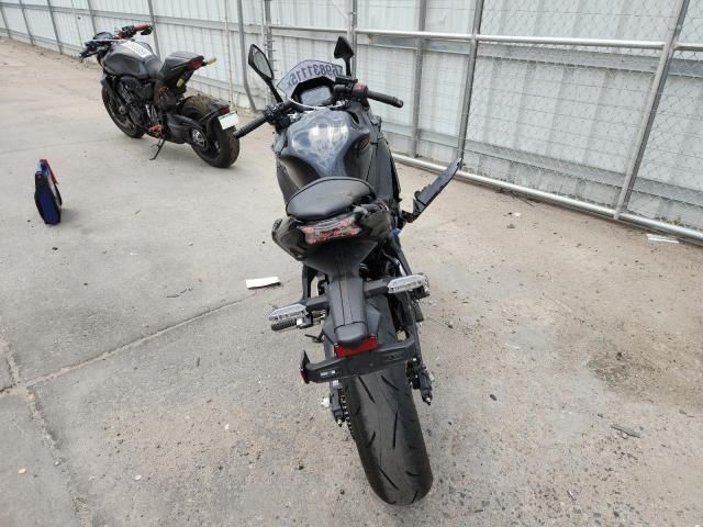 2025 Kawasaki EX650 R
