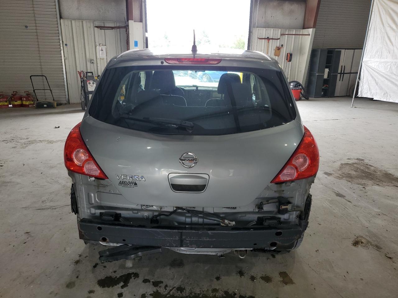 2010 Niss Versa s