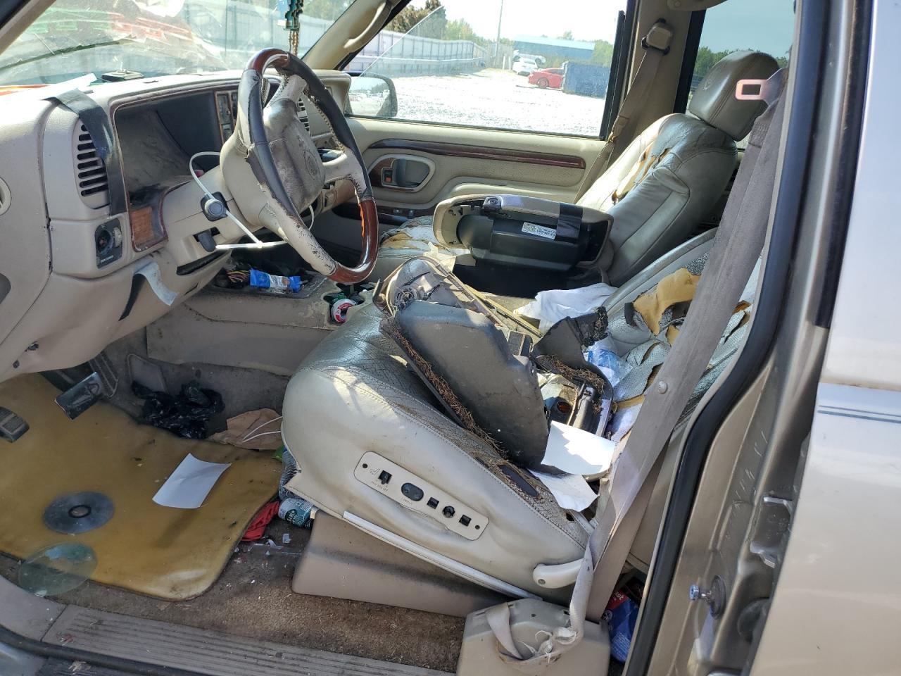 2000 Cadillac Escalade Luxury