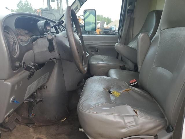 2006 Ford Econoline E450 Super Duty Cutaway Van