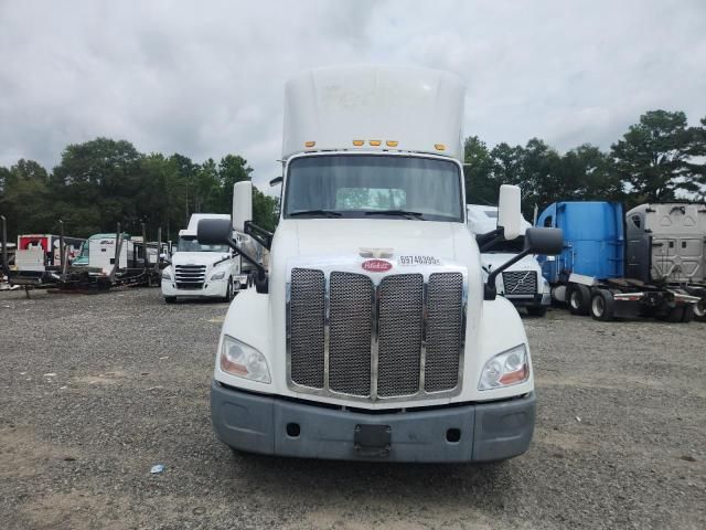 2016 Peterbilt Tractor 2016 Peterbilt 579 Semi Truck