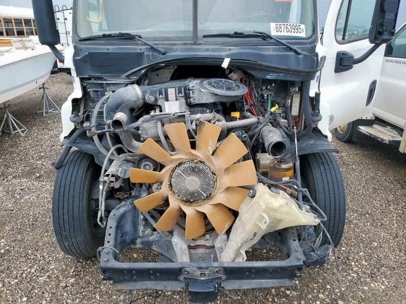 2018 Freightliner Cascadia 113 Semi Truck