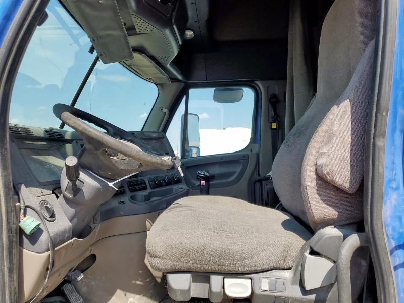2016 Freightliner Cascadia 125 Semi Truck