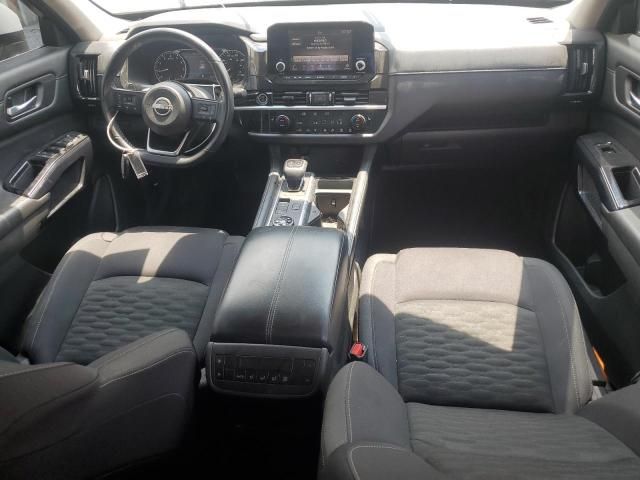 2022 Nissan Pathfinder sv