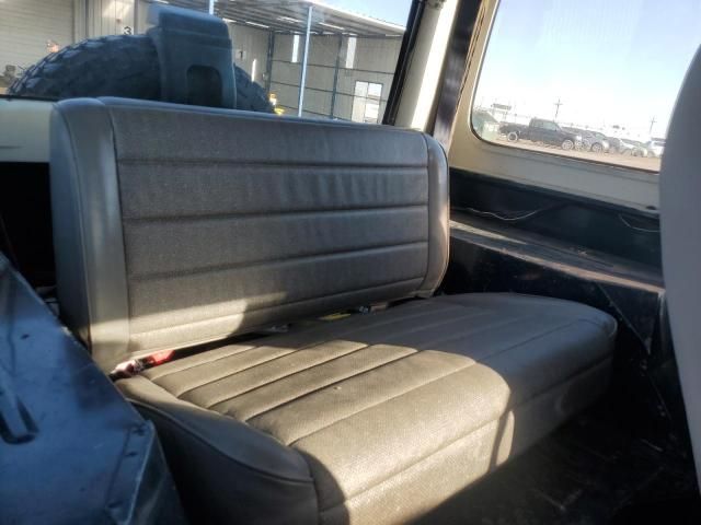1995 Jeep Wrangler / YJ S