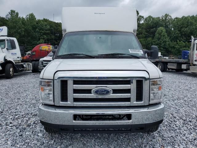 2018 Ford Econoline E350 Super Duty Cutaway Van