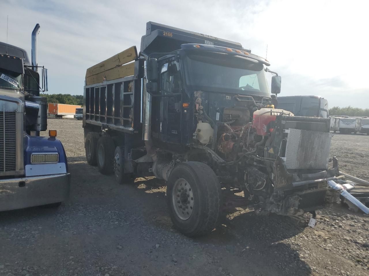 2021 International HX620