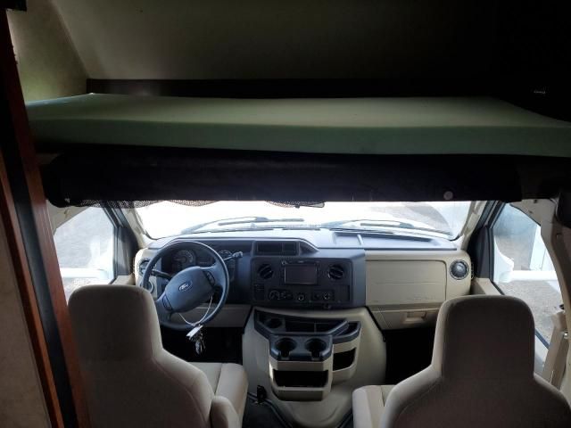 2011 Ford Econoline E450 Super Duty Cutaway Van
