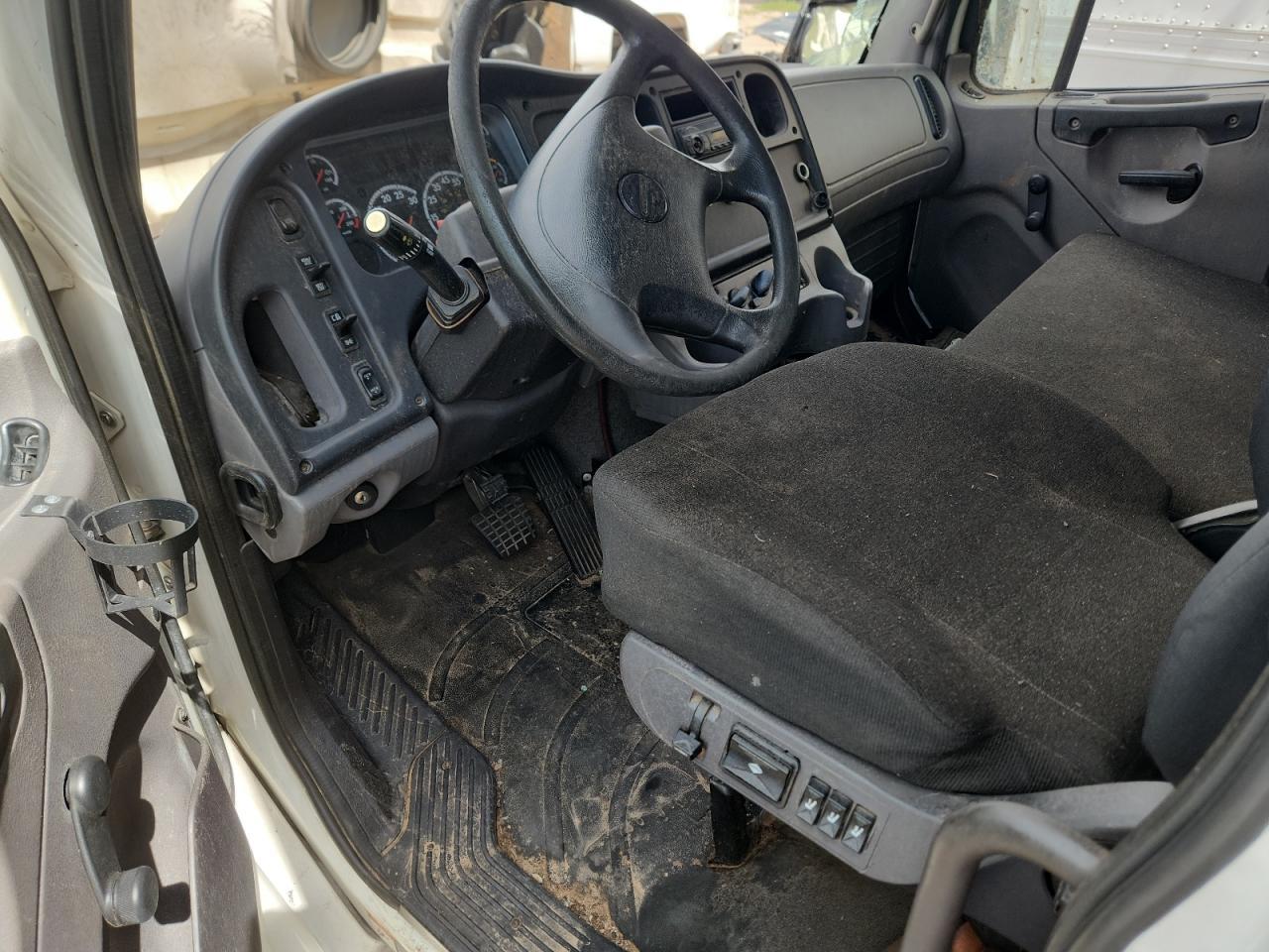 2017 Freigliner 2017 Freightliner M2 106 MED-Trucks Utility / SE