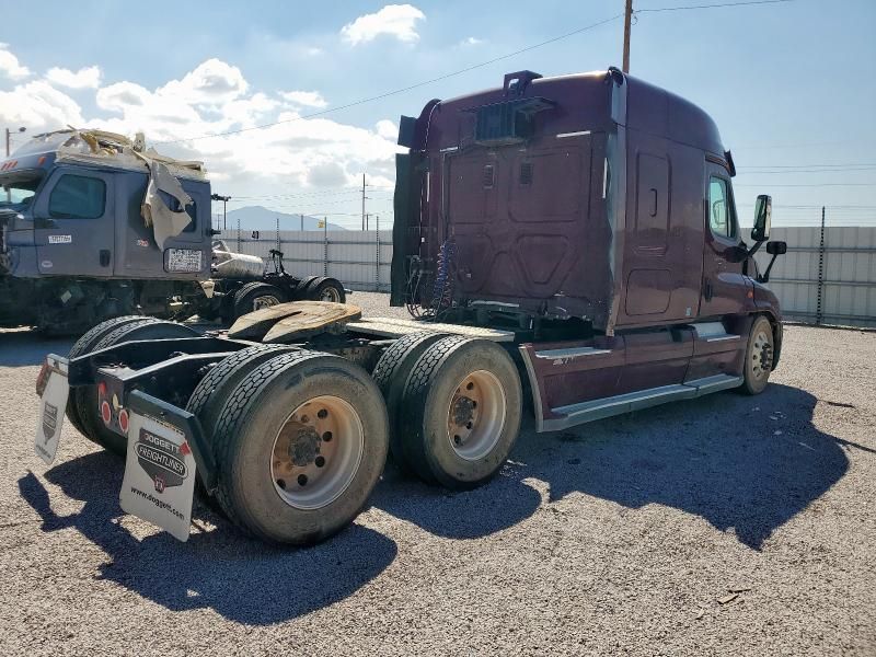 2016 Freightliner Cascadia 125 Semi Truck