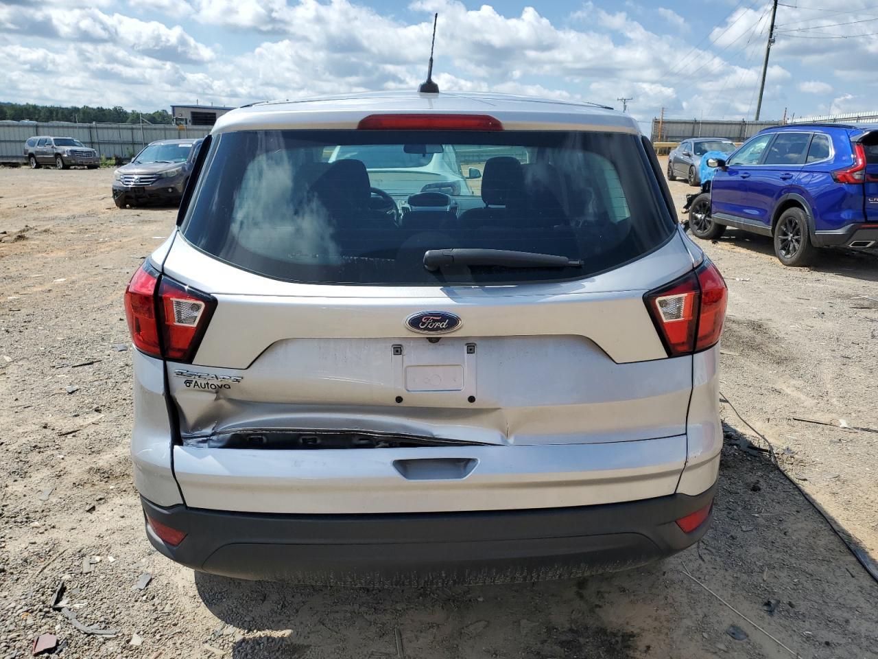 2019 Ford Escape s