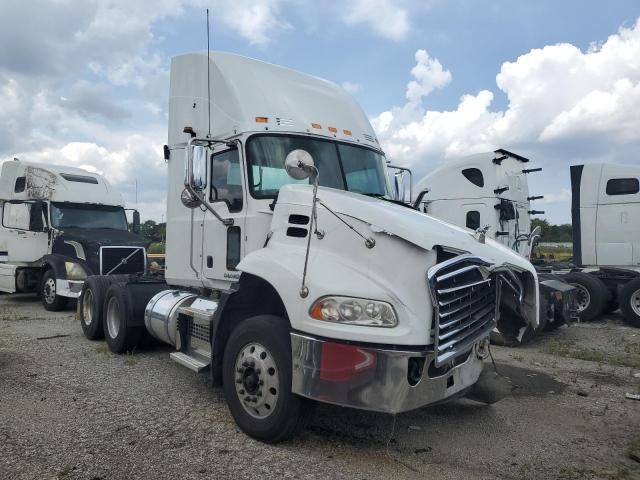 2018 Mack CXU613 Semi Truck