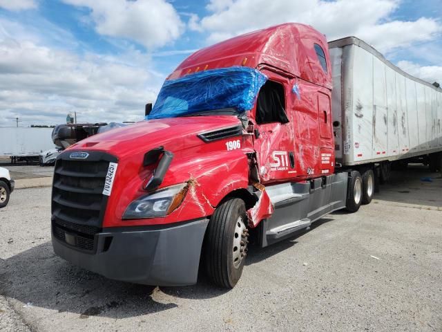 2019 Freightliner Cascadia 126 Semi Truck Van Trailer