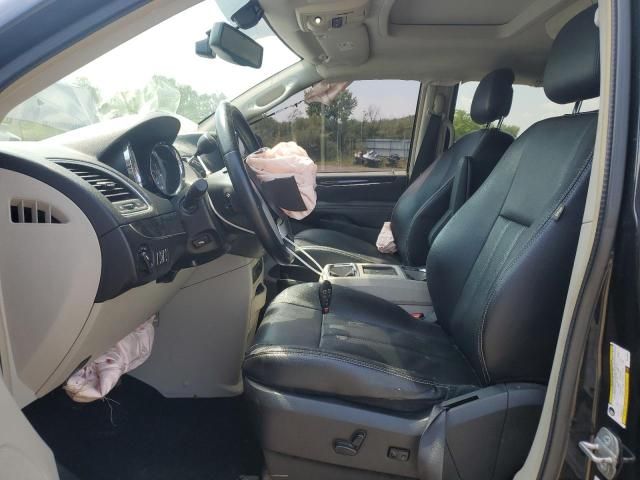 2014 Chrysler Town & Country Touring L