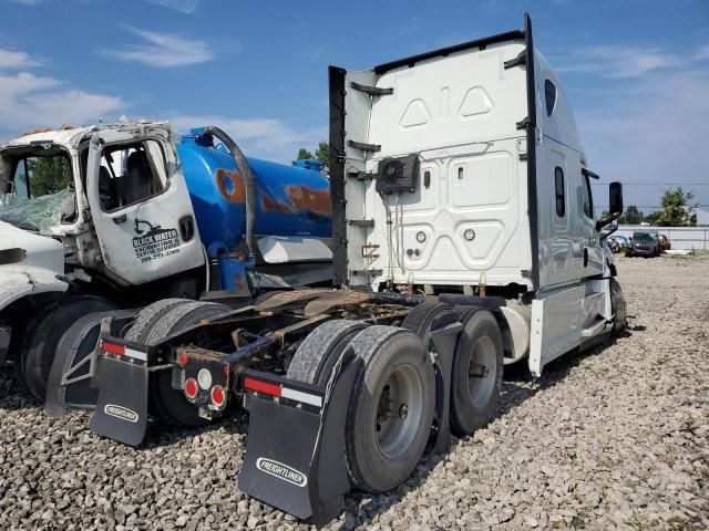 2020 Freigliner Cascadia 126