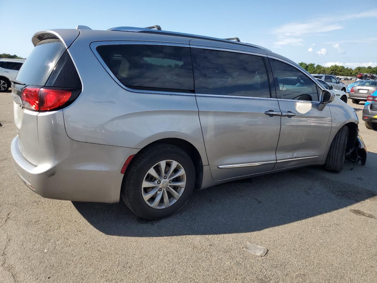 2019 Chrysler Pacifica Touring l