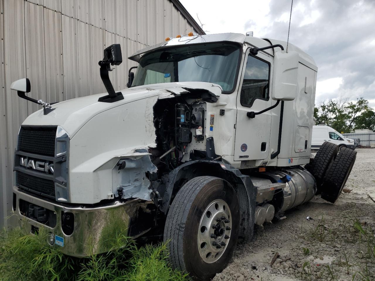 2024 Mack AN64T Semi Truck