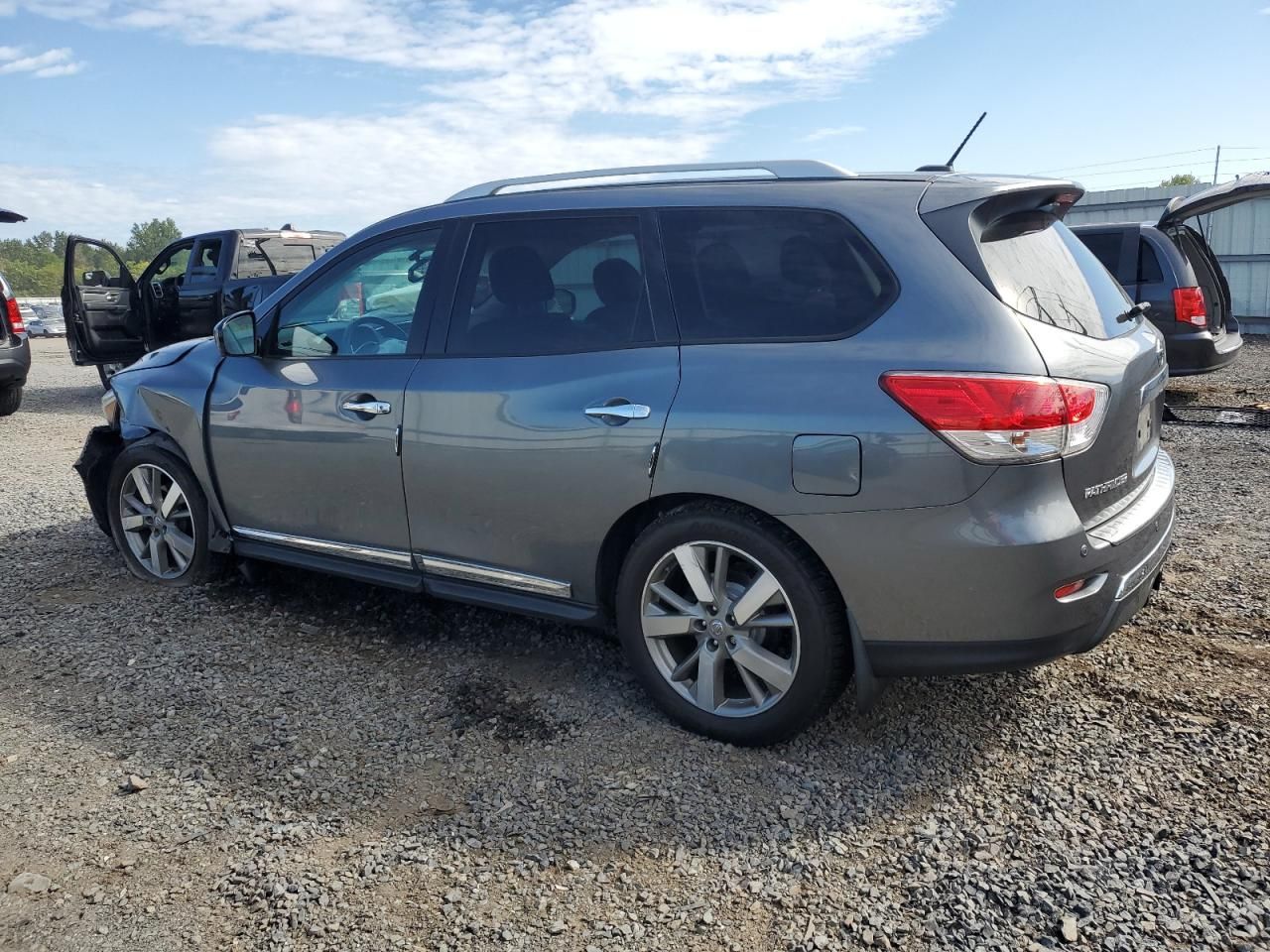 2016 Nissan Pathfinder s s