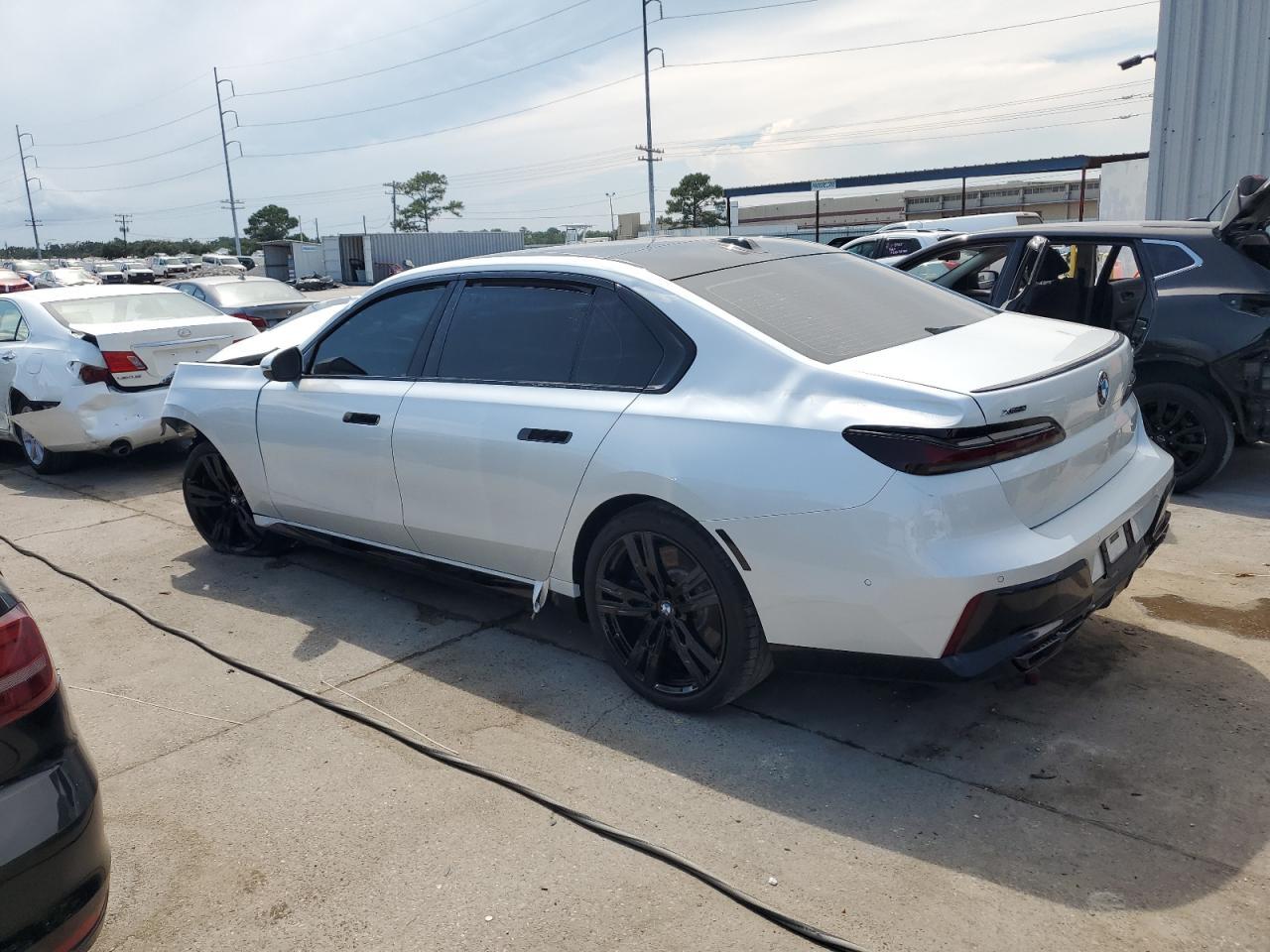 2025 BMW 760 xi