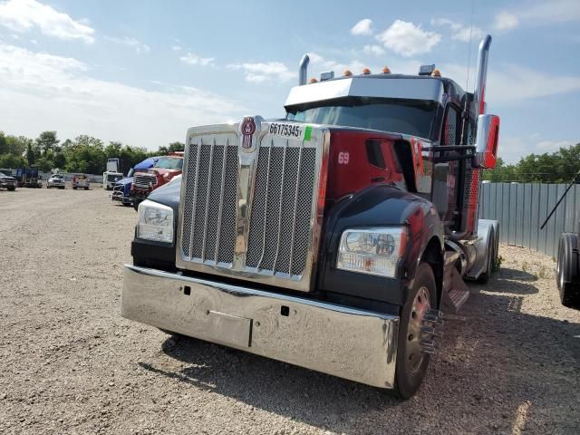 2020 Kenworth W990 Semi Truck