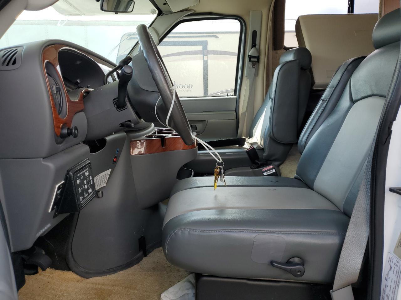 2006 Ford Econoline E450 Super Duty Cutaway Van