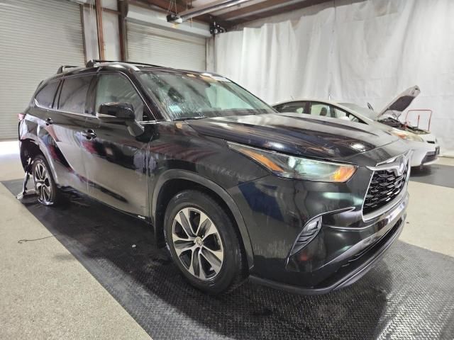 2022 Toyota Highlander Hybrid XLE